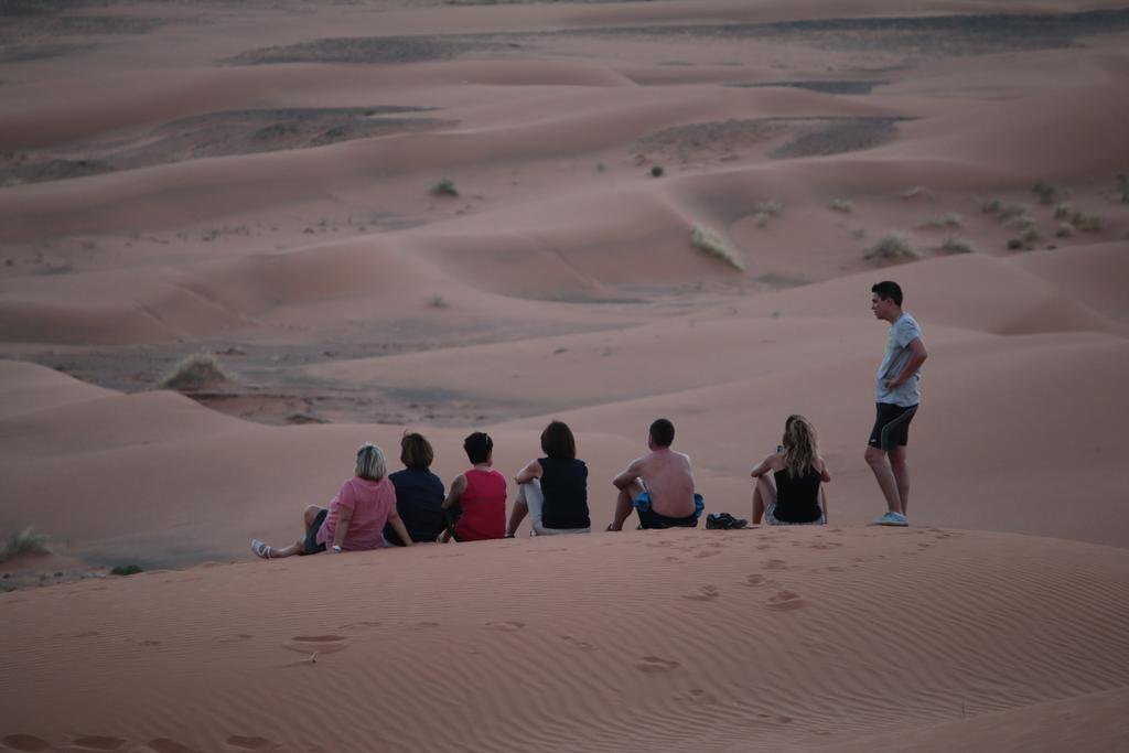 Bivouac Erg Znaigui Hotel เมอร์ซูกา ภายนอก รูปภาพ