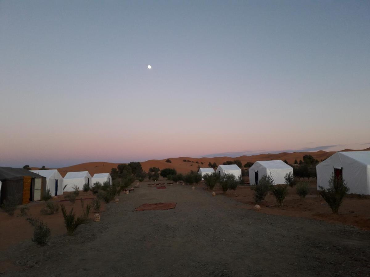 Bivouac Erg Znaigui Hotel เมอร์ซูกา ภายนอก รูปภาพ